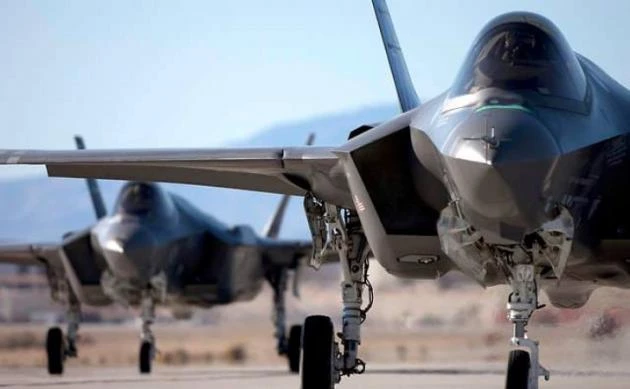 F-35 vs S-400: Σύγκρουση υπερόπλων (βίντεο)